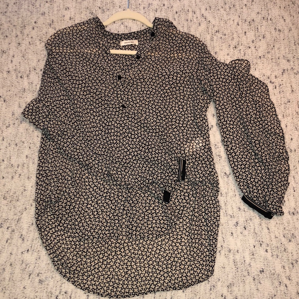 Black and Gold ruffled sleeve blouse